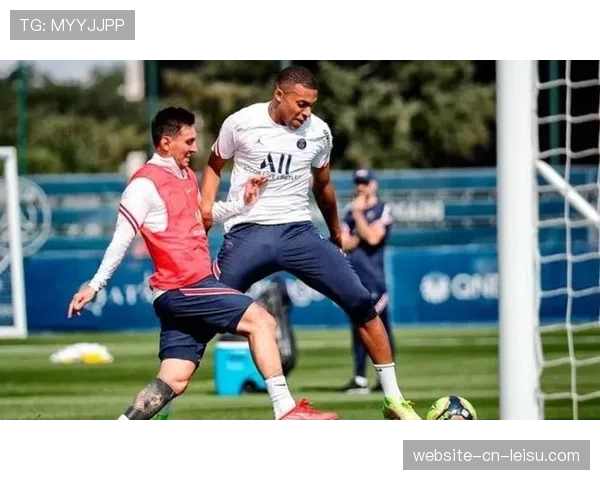 欧足联启动青年教练培训项目，重点讲授五大联赛当下流行的“位置模糊化”战术。